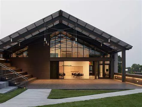 Hver er saga Steel Community Center?